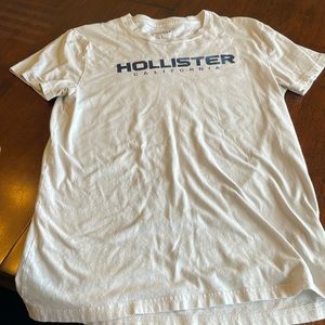 Hollister tee